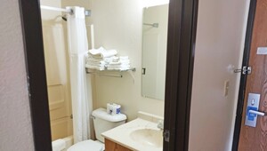 Bathroom Magnuson Hotel Ironwood